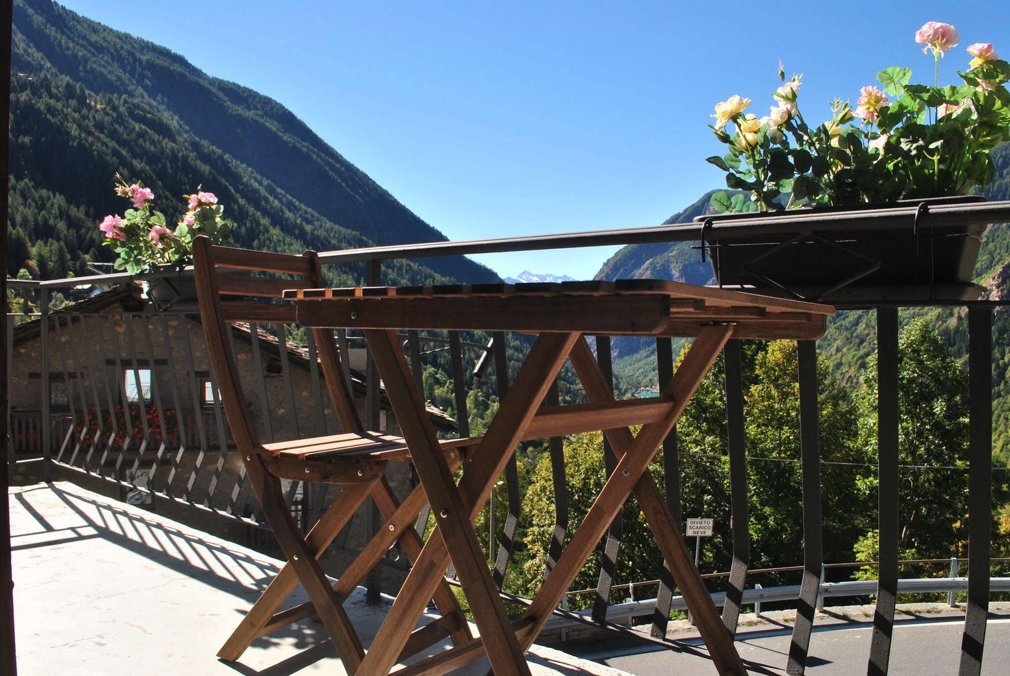 Hotell Millefiori- Alpine Event Lodge Valtournenche Exterior foto