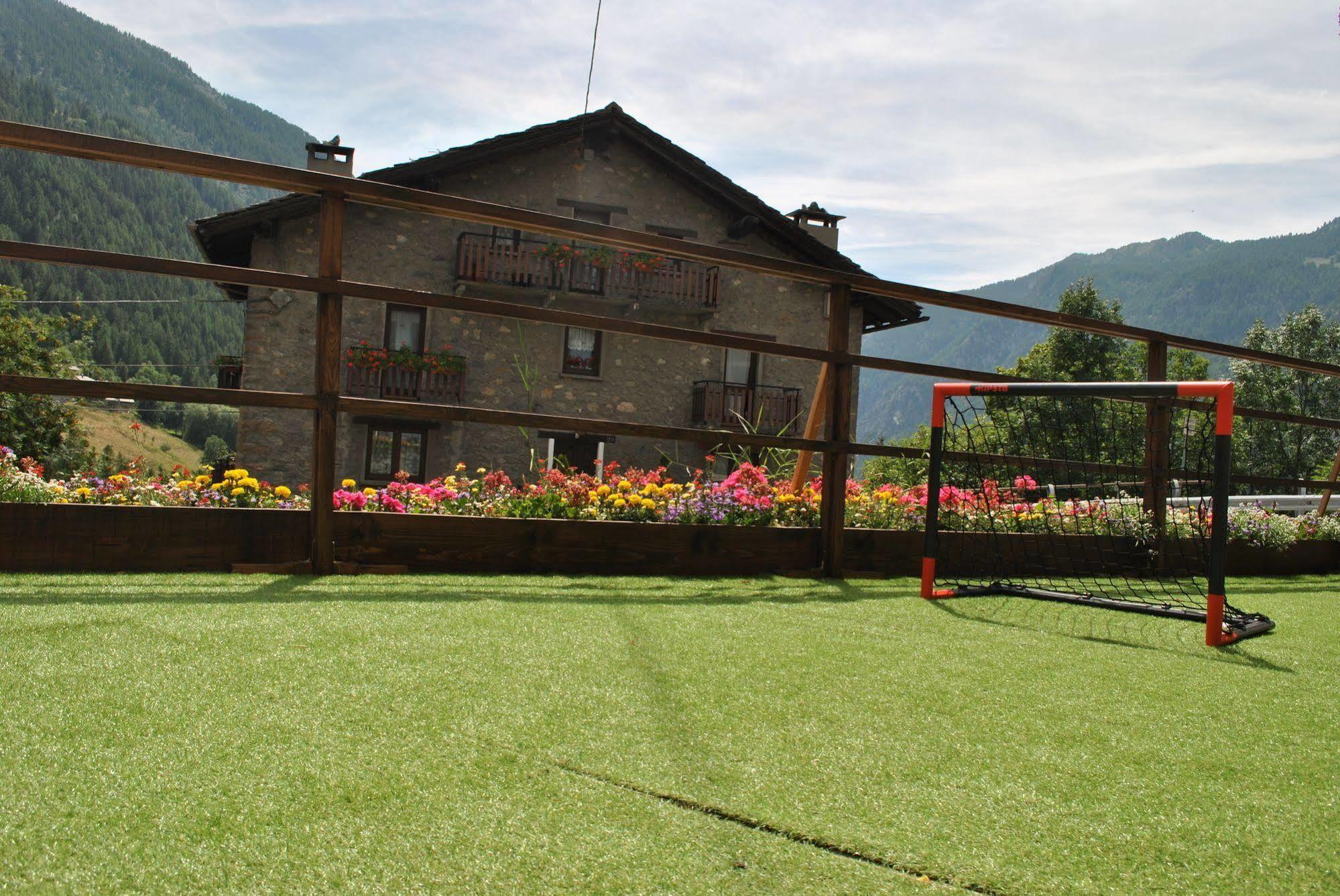 Hotell Millefiori- Alpine Event Lodge Valtournenche Exterior foto